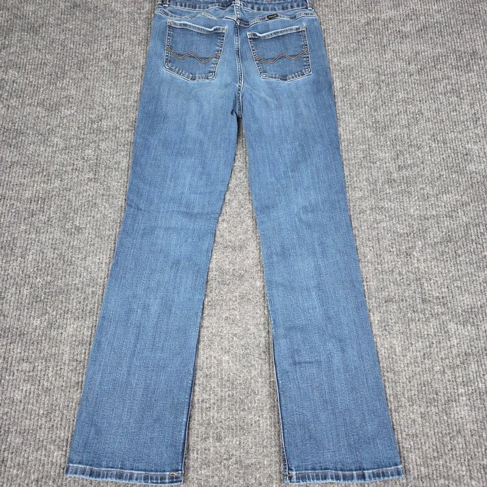 Wrangler Womens Medium Wash Bootcut Jeans Blue Stretch Denim Size 10/30 1802564